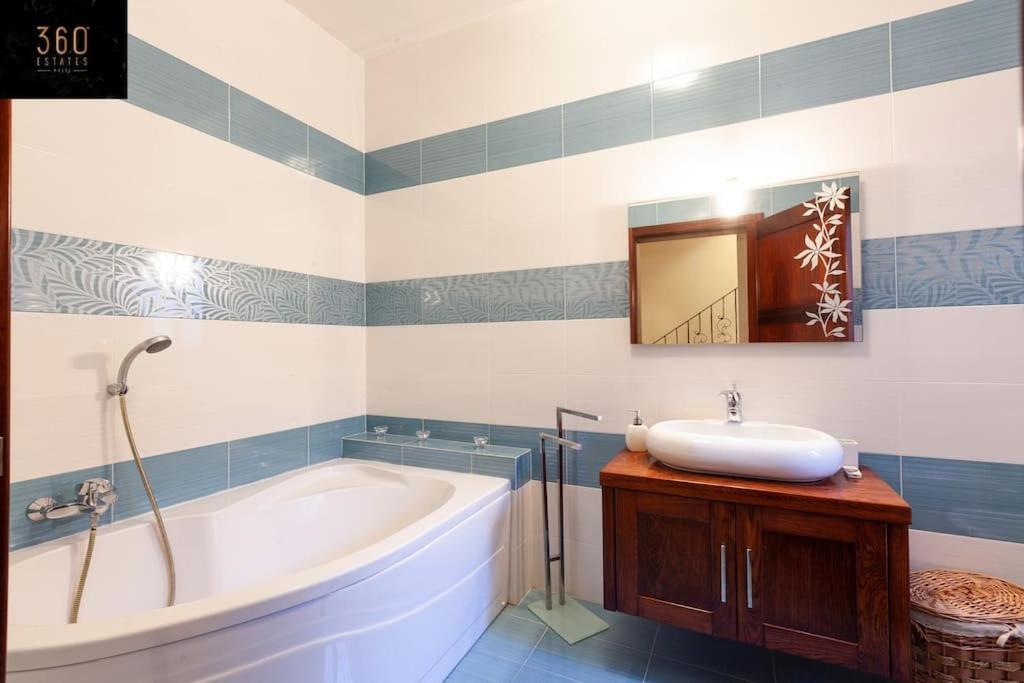 Beautiful, Typical Maltese 4Br Home With Roof Top By 360 Estates 斯利马 外观 照片