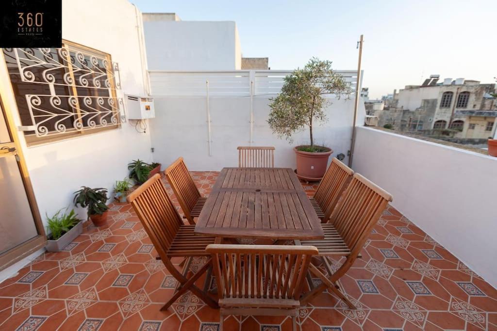 Beautiful, Typical Maltese 4Br Home With Roof Top By 360 Estates 斯利马 外观 照片