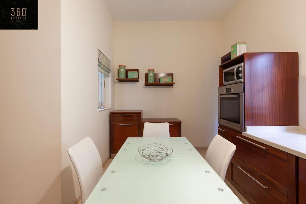 Beautiful, Typical Maltese 4Br Home With Roof Top By 360 Estates 斯利马 外观 照片