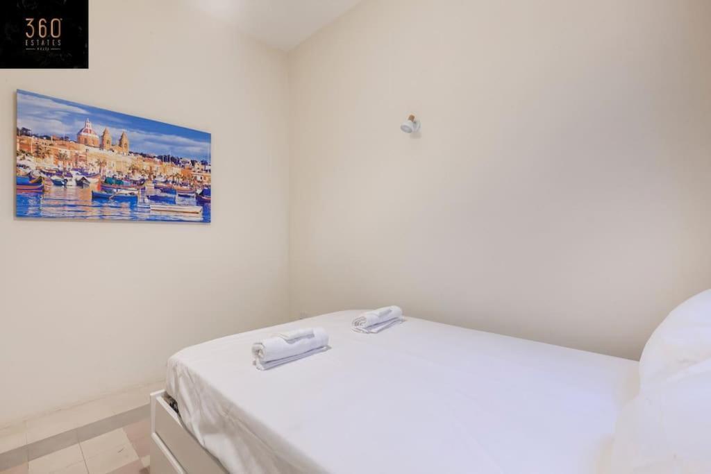 Beautiful, Typical Maltese 4Br Home With Roof Top By 360 Estates 斯利马 外观 照片
