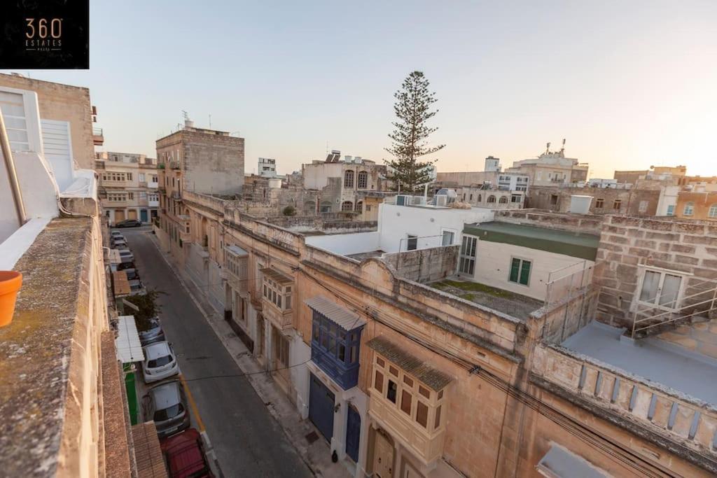 Beautiful, Typical Maltese 4Br Home With Roof Top By 360 Estates 斯利马 外观 照片