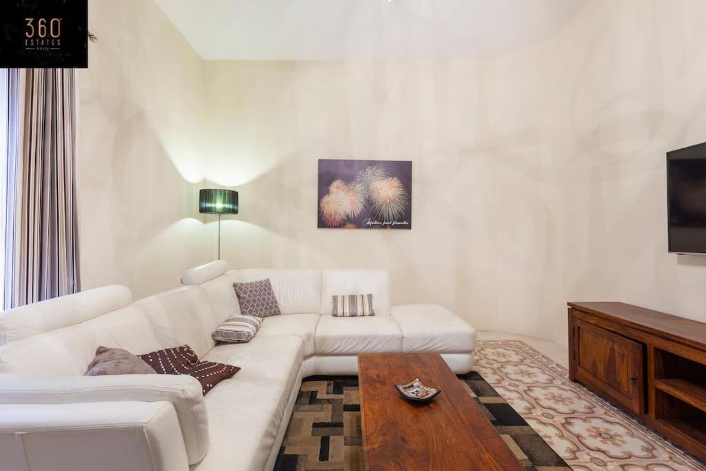 Beautiful, Typical Maltese 4Br Home With Roof Top By 360 Estates 斯利马 外观 照片