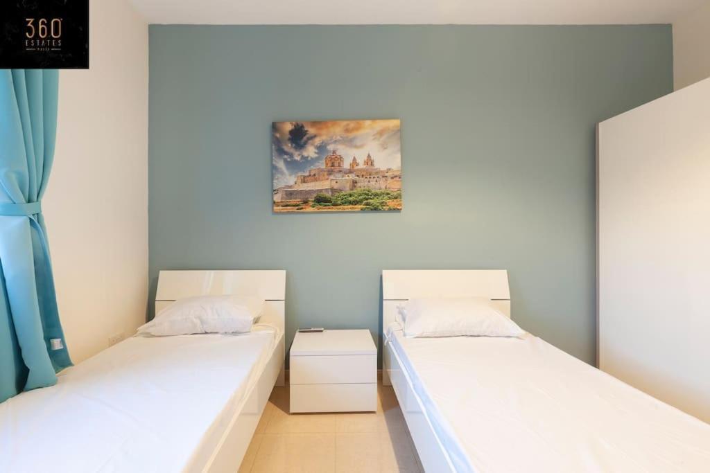Beautiful, Typical Maltese 4Br Home With Roof Top By 360 Estates 斯利马 外观 照片