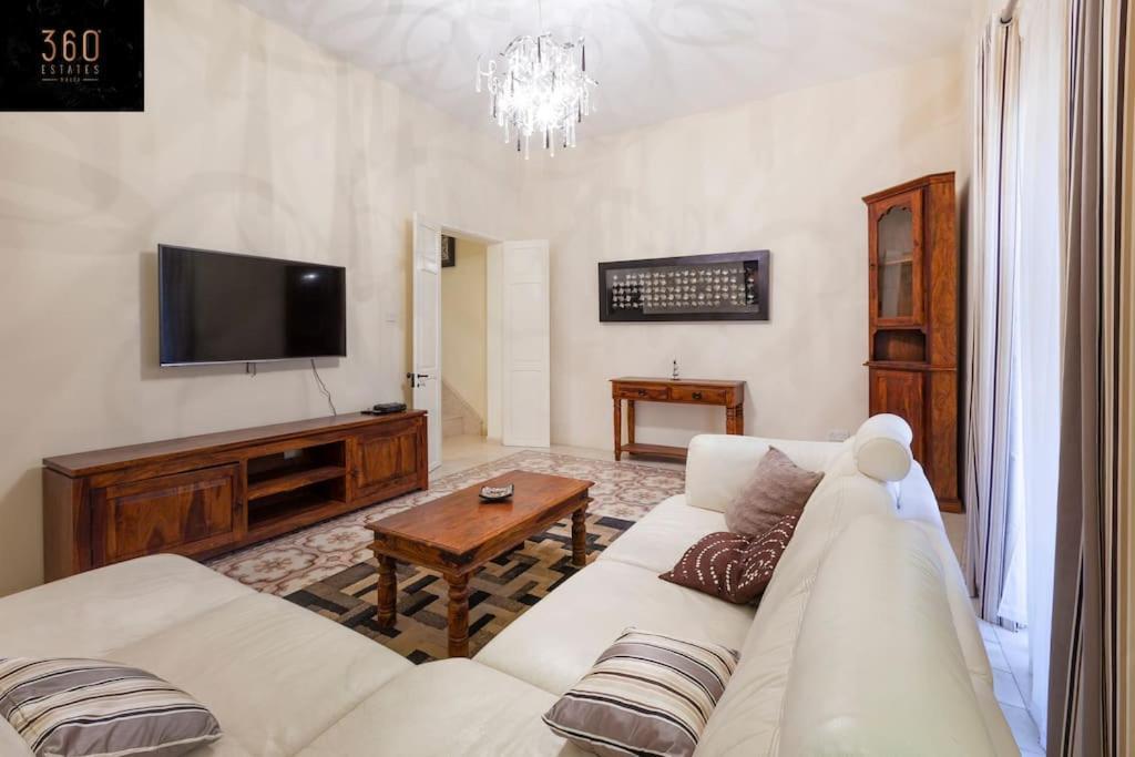 Beautiful, Typical Maltese 4Br Home With Roof Top By 360 Estates 斯利马 外观 照片
