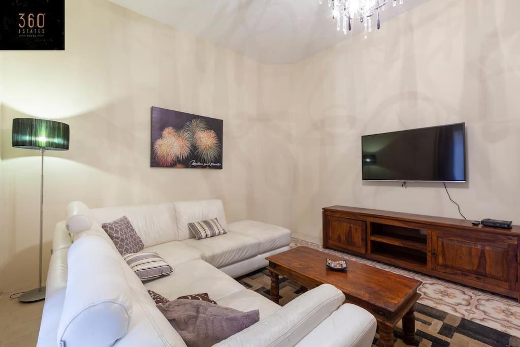 Beautiful, Typical Maltese 4Br Home With Roof Top By 360 Estates 斯利马 外观 照片