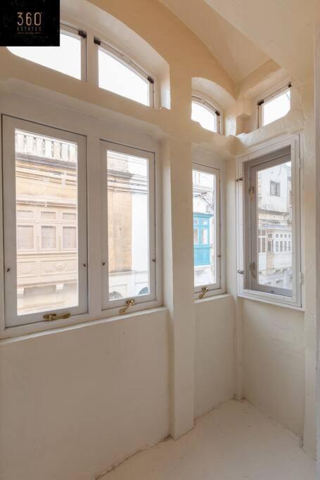Beautiful, Typical Maltese 4Br Home With Roof Top By 360 Estates 斯利马 外观 照片