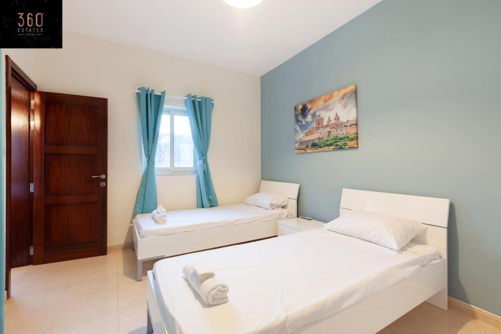 Beautiful, Typical Maltese 4Br Home With Roof Top By 360 Estates 斯利马 外观 照片