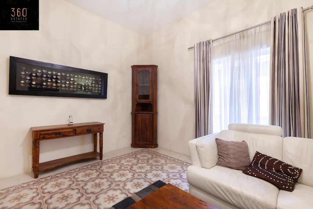 Beautiful, Typical Maltese 4Br Home With Roof Top By 360 Estates 斯利马 外观 照片