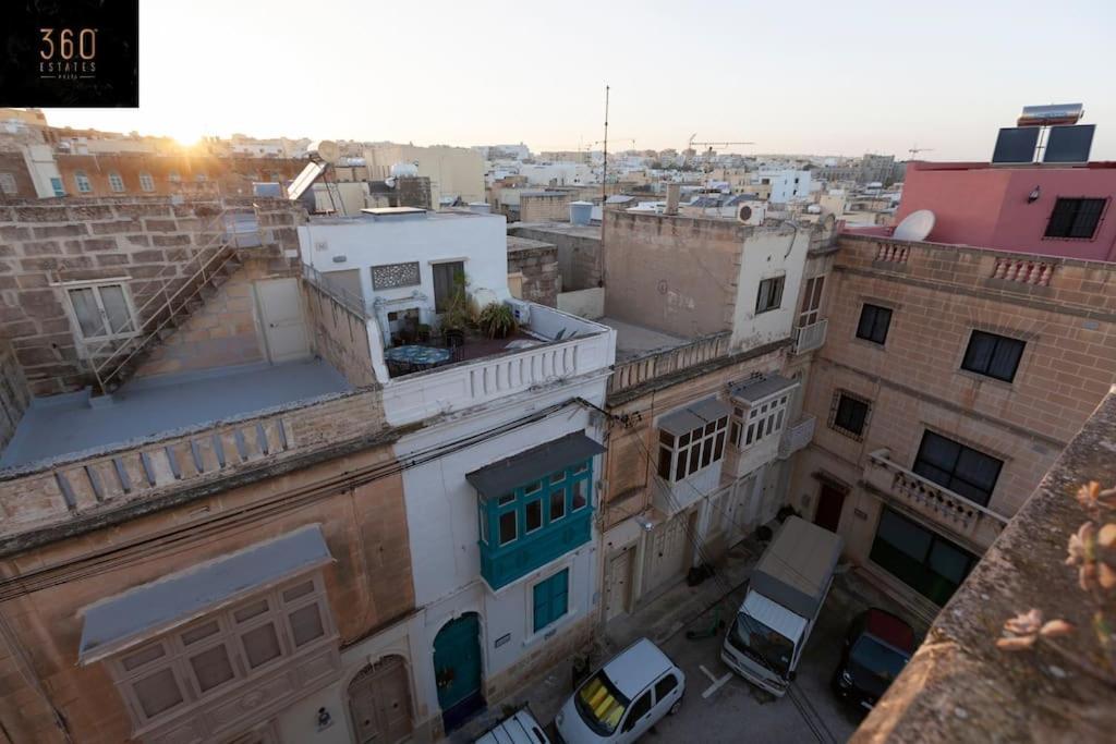 Beautiful, Typical Maltese 4Br Home With Roof Top By 360 Estates 斯利马 外观 照片