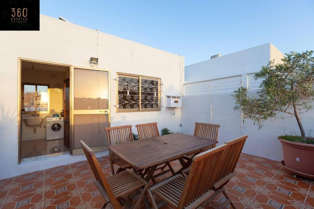 Beautiful, Typical Maltese 4Br Home With Roof Top By 360 Estates 斯利马 外观 照片