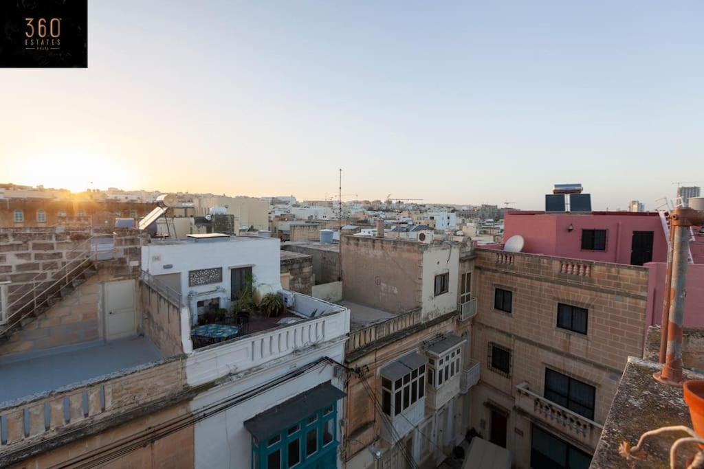 Beautiful, Typical Maltese 4Br Home With Roof Top By 360 Estates 斯利马 外观 照片